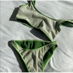 ISO! In search of these sets in size small or medium.